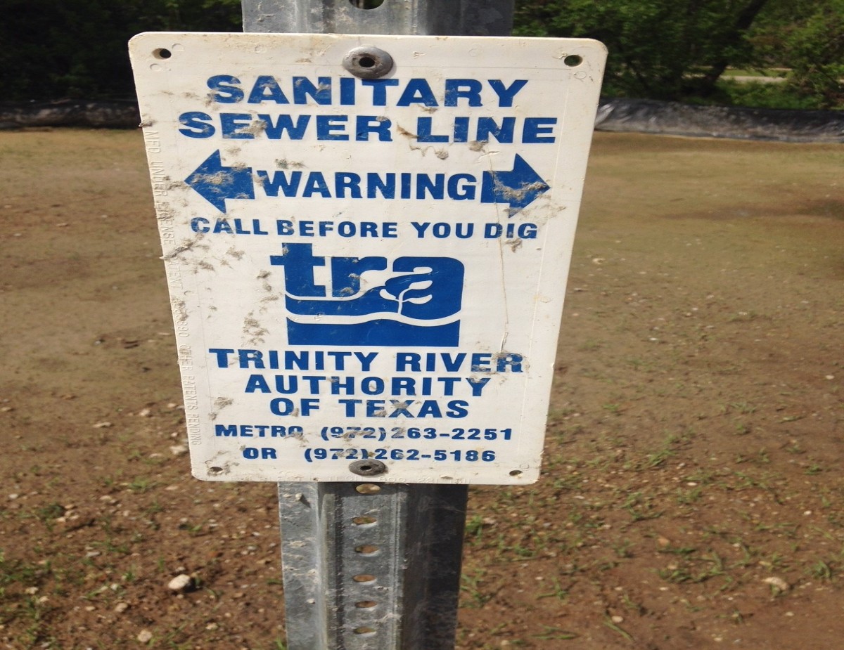 Do Not Dig Sign – Trinity River Sewer Line