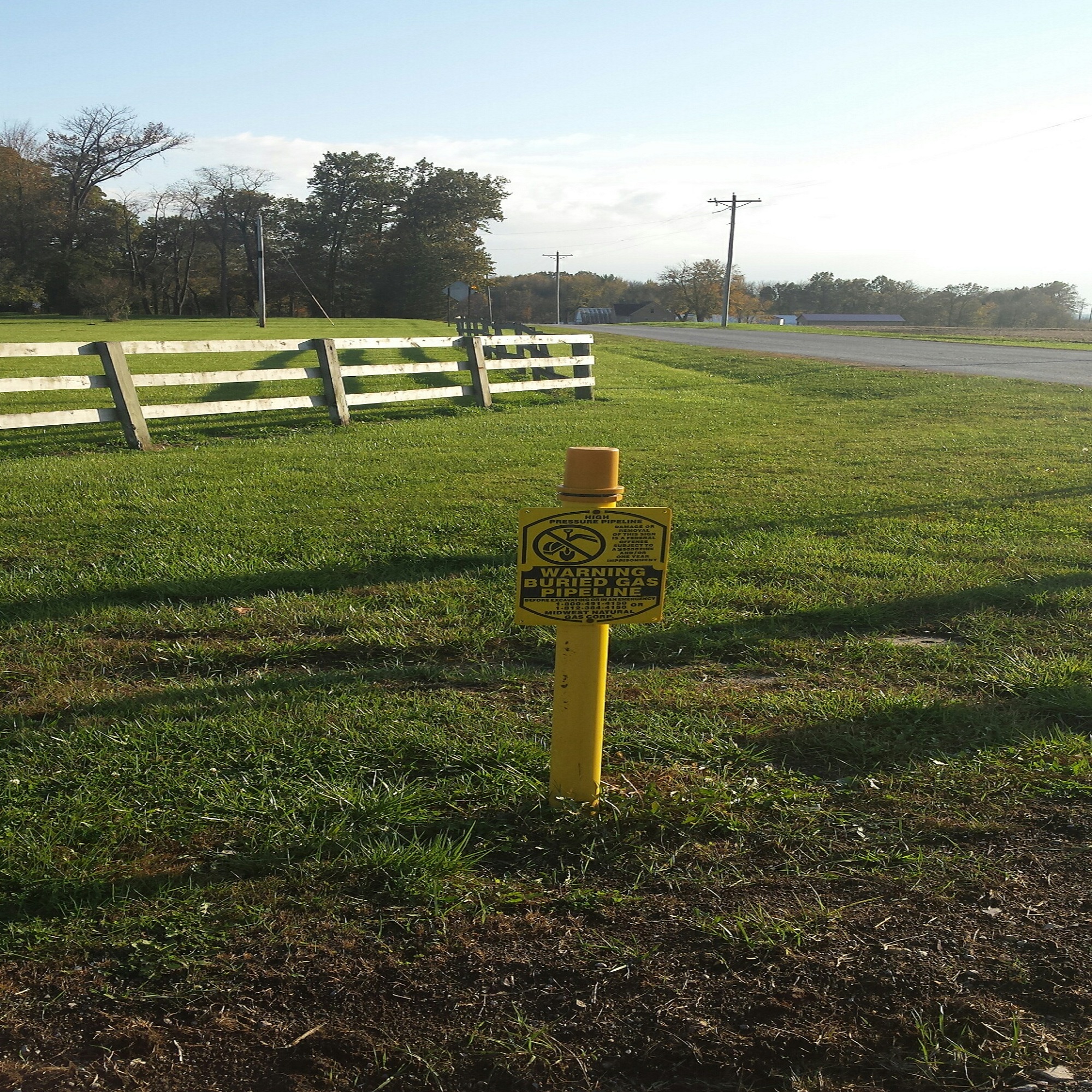 Marker Post -Test Station with Everlast sign for Midwest Gas